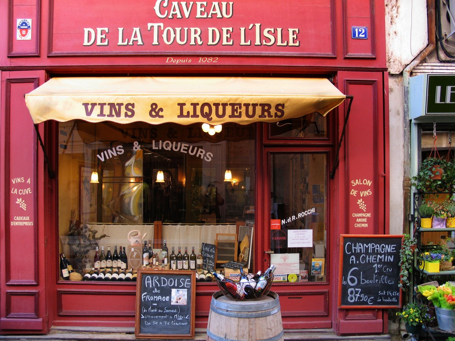 Caviste équipe à Chalon-sur-Saône